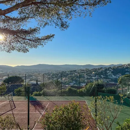 Le Mazet Au Lavandou Vila *