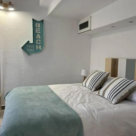 Le Mazet Au Lavandou * 르 라방두