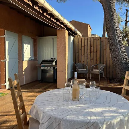 Le Mazet Au Lavandou 르 라방두