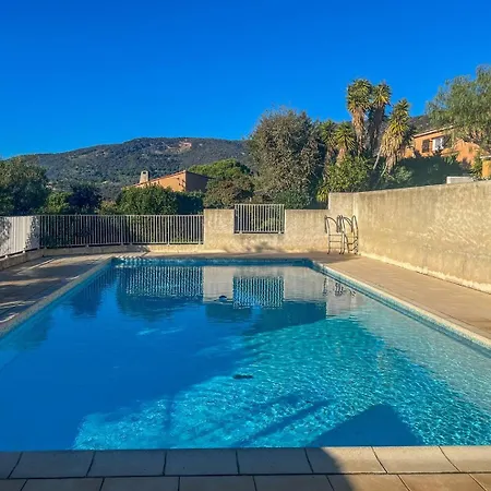 Вілла Le Mazet Au Lavandou *