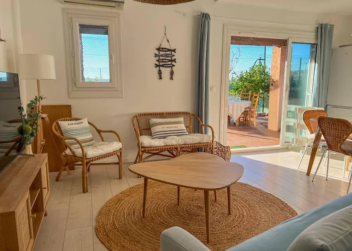 Le Mazet Au Lavandou *