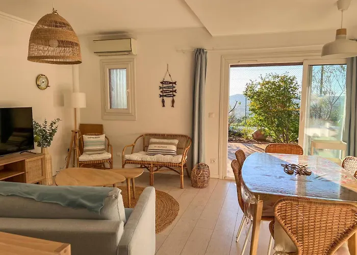 Le Mazet Au Lavandou *